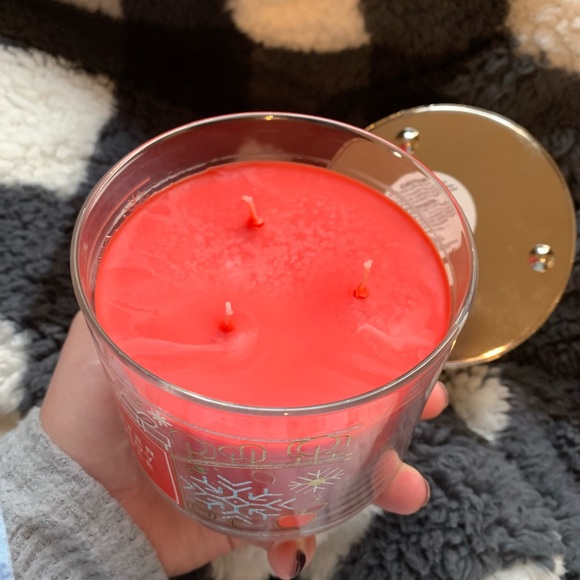 Bath & body works winter candy apple candle bundle - Picture 6 of 6
